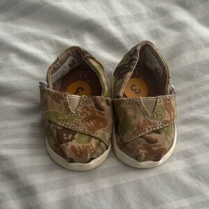 Toms baby alpargata size 3